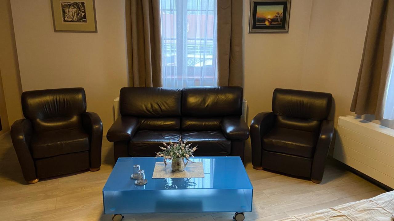 4Rooms Roztoky Bagian luar foto