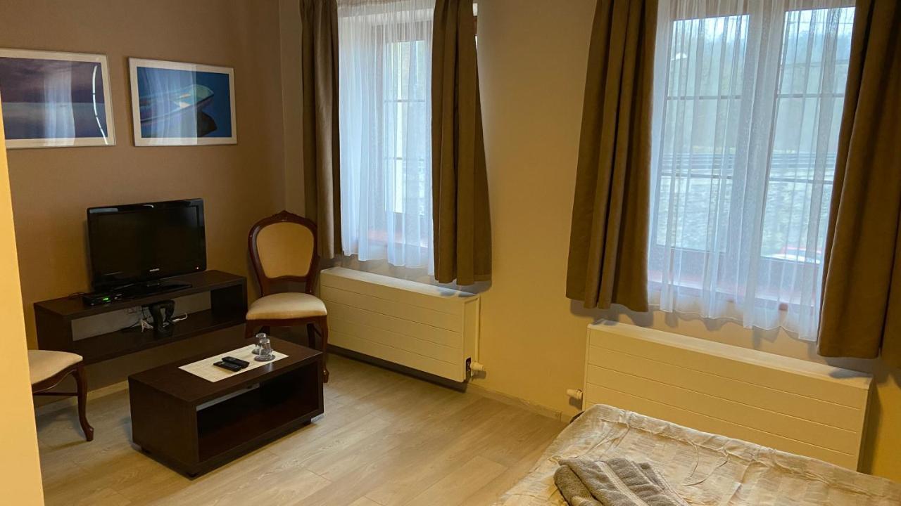 4Rooms Roztoky Bagian luar foto