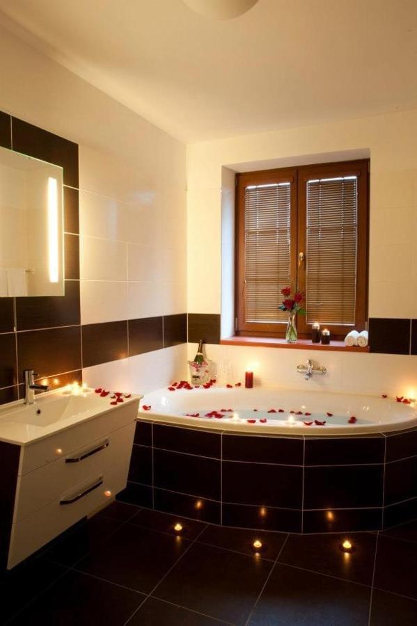 4Rooms Roztoky Bagian luar foto